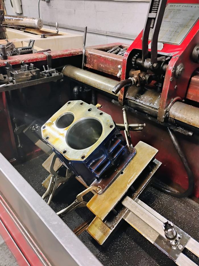 A small block clamped on the honing machine